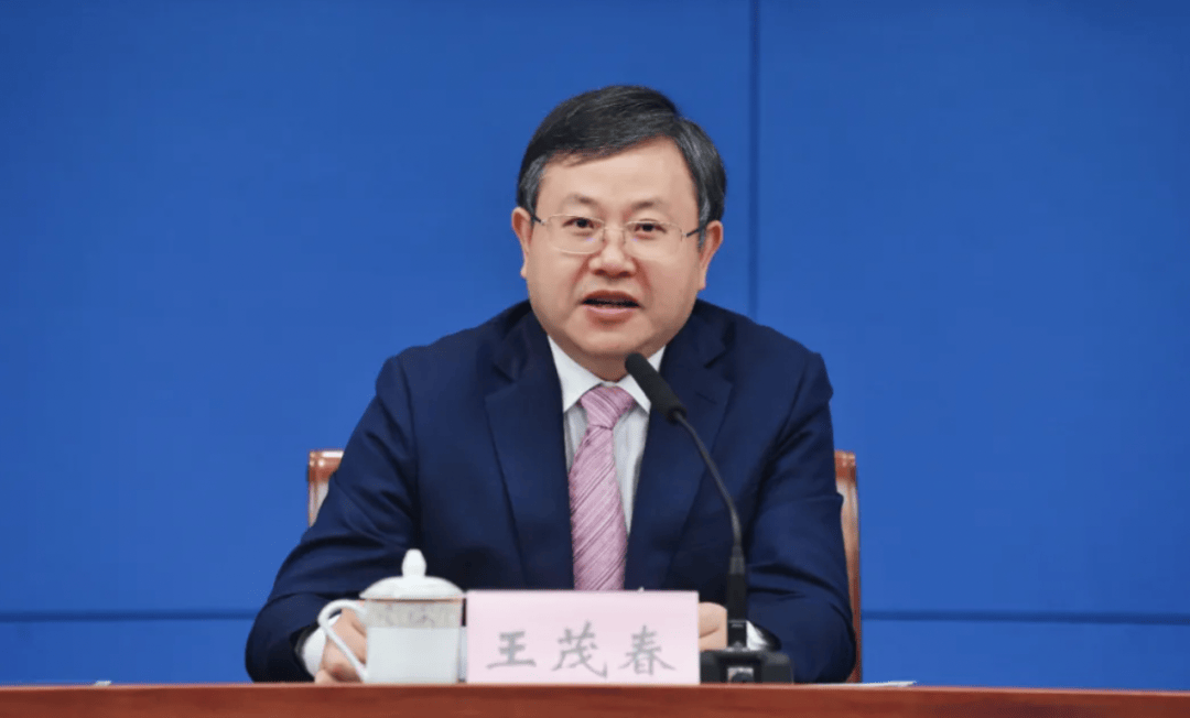 陆克华落马第二天<strong></p>
<p>上海证券公司</strong>，重庆官宣：王茂春、王岳被查！