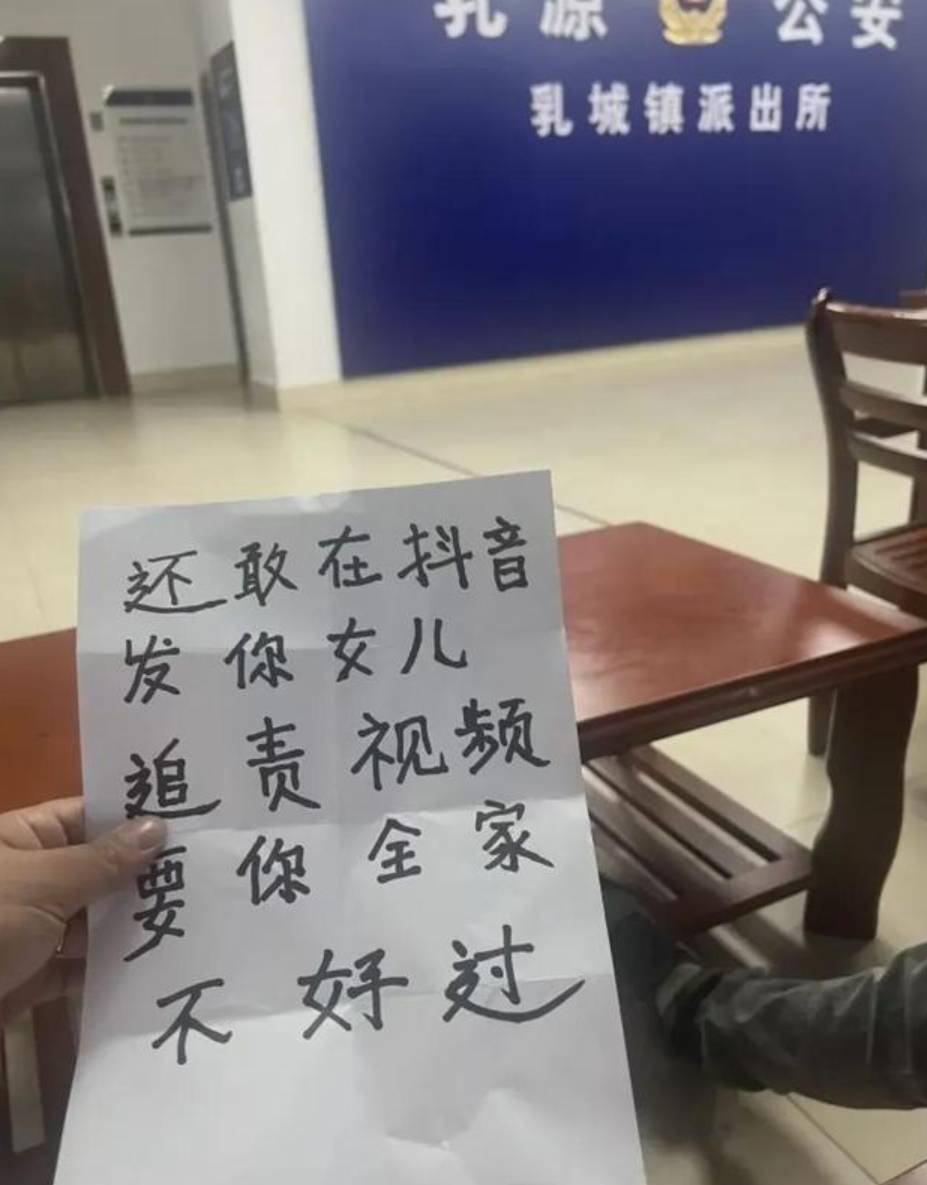 韶关被泼开水女童收恐吓信后父亲晒离婚证<strong></p>
<p>光大证券金阳光</strong>，有网友劝慰“别冲动”，当地：有专人处理