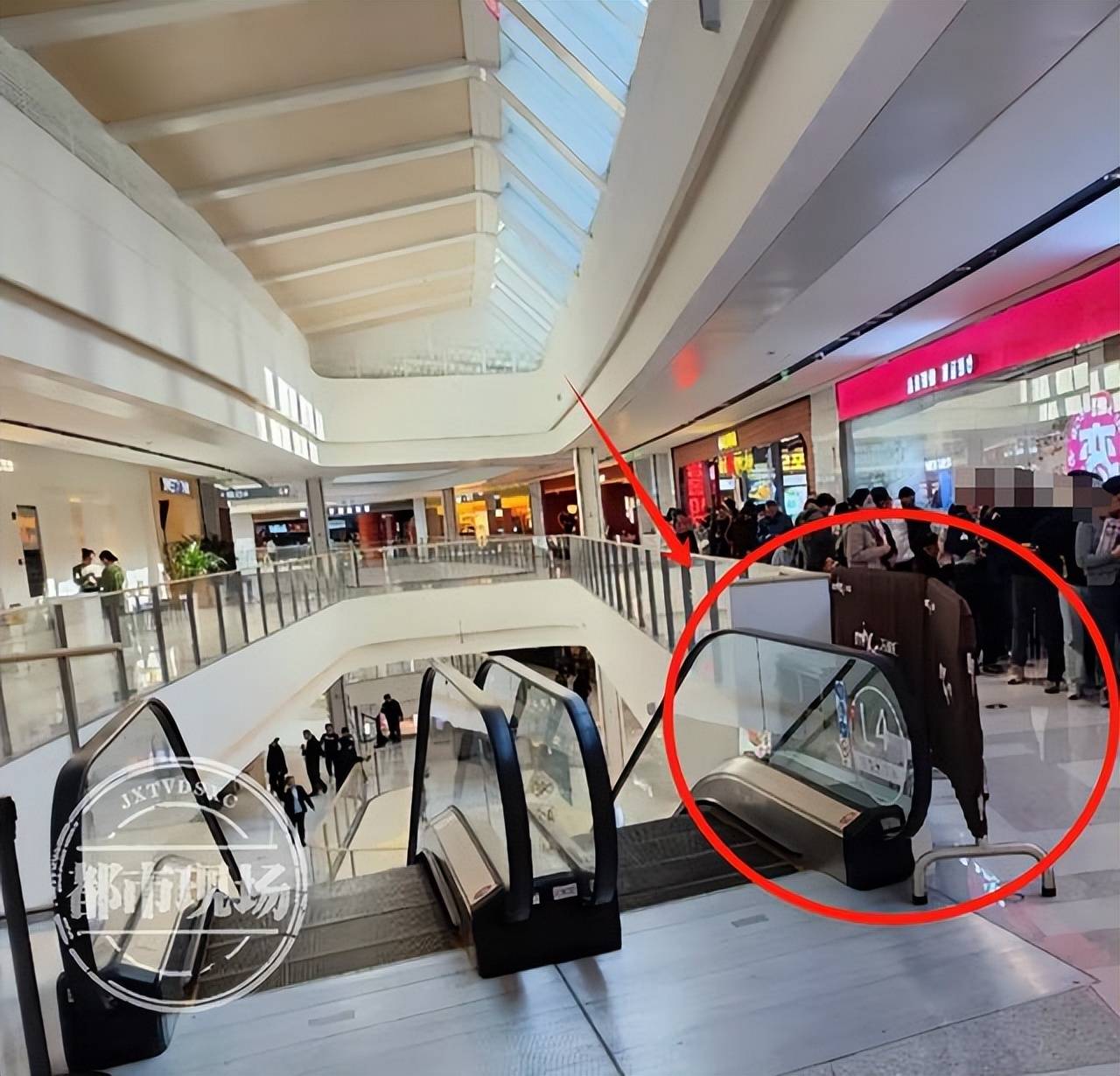 山东济宁一女孩从商场4楼坠亡后续:商场已安装防护网<strong></p>
<p>搜狐证券</strong>,警方回应称坠落原因正在调查