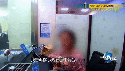 37岁女教师欲取现700万元<strong></p>
<p>搜狐证券</strong>，“我就喜欢把钱扔水里！”