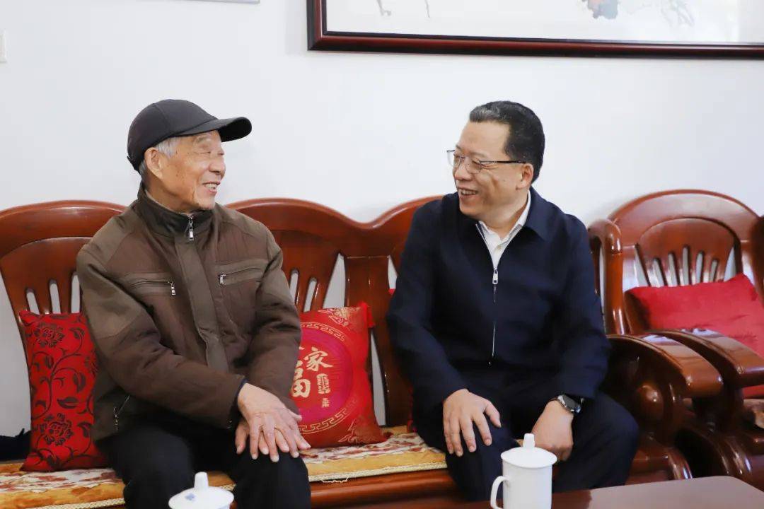 履新黄山市委书记首日<strong></p>
<p>美林证券</strong>，丁纯第一时间走访看望老同志