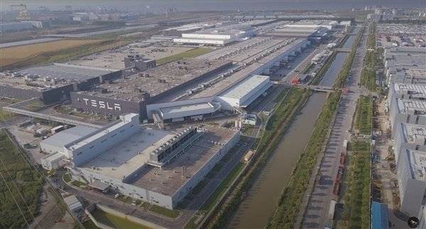 传特斯拉上海工厂厂长离职加入小米 王化：<strong></p>
<p>招商证券招聘</strong>我们厂长也很优秀