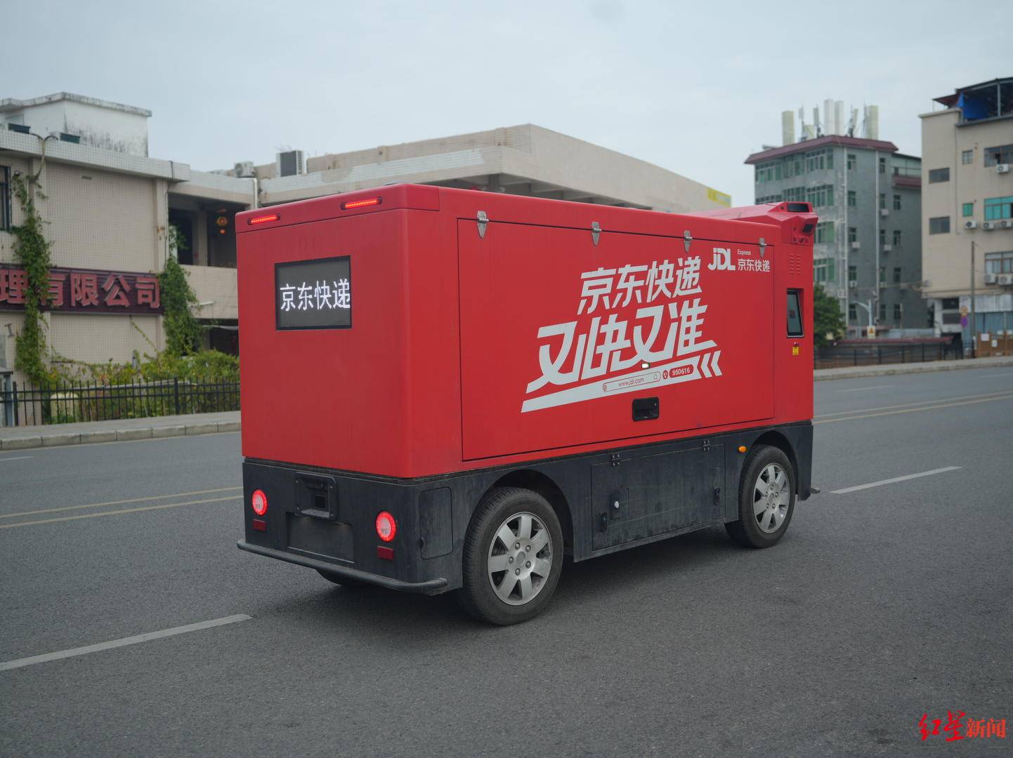 成都无人配送车越来越多：快递员不怕“抢饭碗”<strong></p>
<p>高盛高华证券有限责任公司</strong>，路权成普及关键