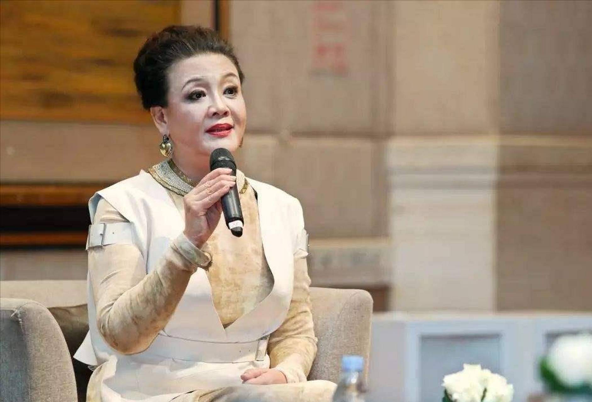 张兰回应抖音无限期封禁：问心无愧<strong></p>
<p>高盛高华证券有限责任公司</strong>，更焦虑如何尽快拿回孩子抚养权