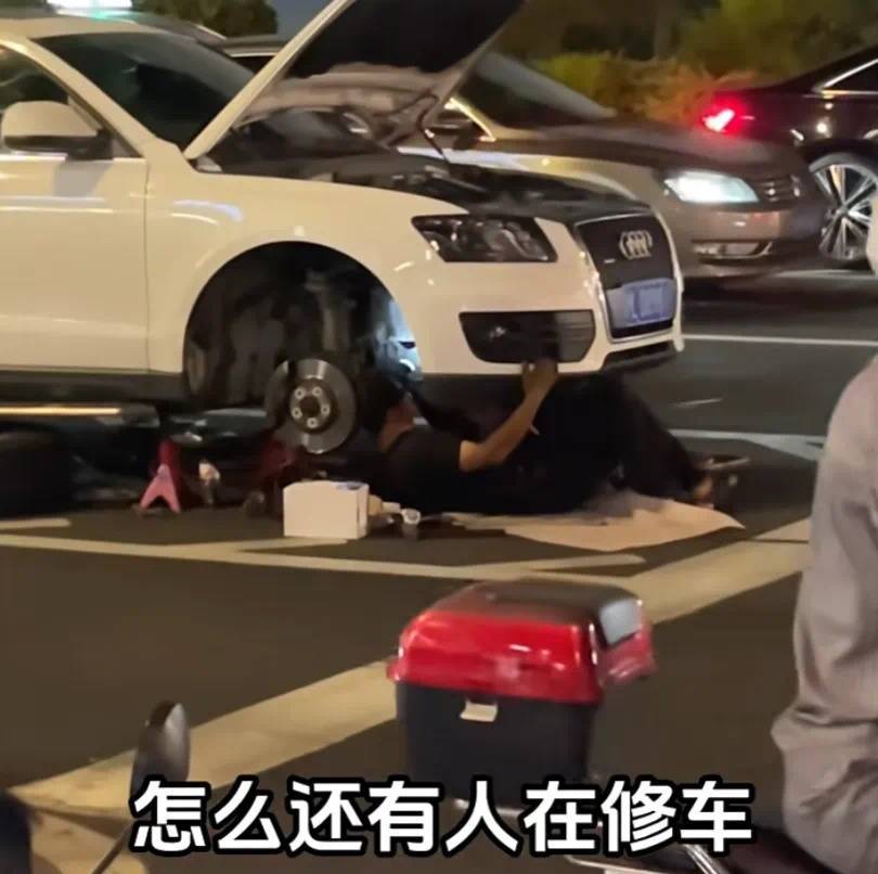 上海警方：王某（男<strong></p>
<p>区块链挖矿交易app</strong>，40岁）、邹某某（男，43岁）被处罚！事发闹市区，这一幕太离谱…