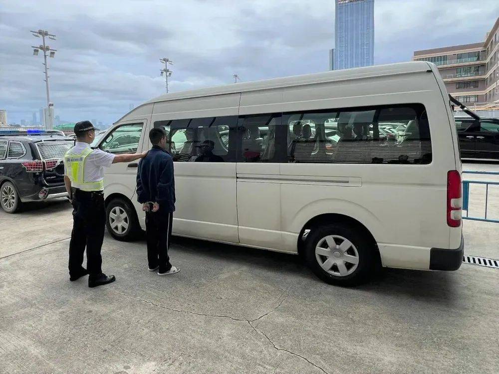 36岁内地男子靠“水下推进器”偷渡至澳门<strong></p>
<p>OKEx交易平台</strong>，被海关抓个正着，获刑4个月