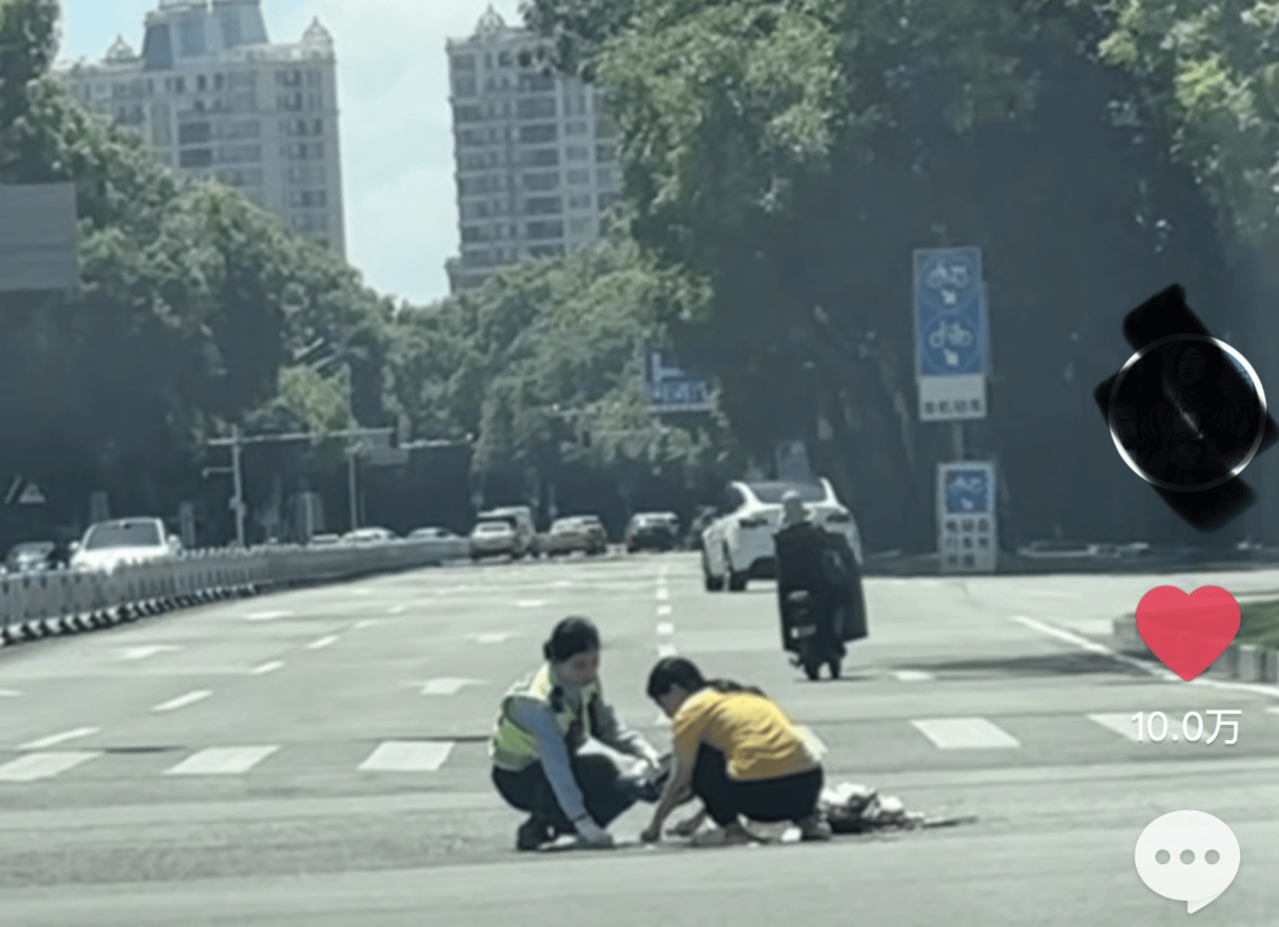 脱下警帽那一刻美爆了！惠州一女警帮女子捡拾掉落的杂物<strong></p>
<p>ETH交易平台</strong>，用警帽装起带到安全岛获爆赞