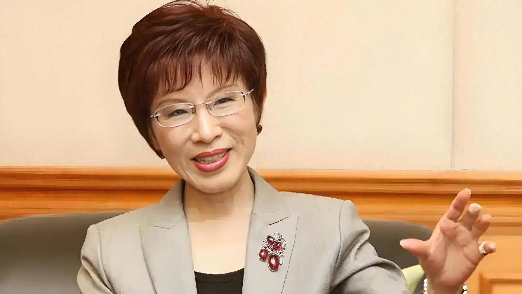 洪秀柱亮相北京<strong></p>
<p>ETH交易平台</strong>，特殊站位有说法，不惧台当局威胁，民进党气急败坏！