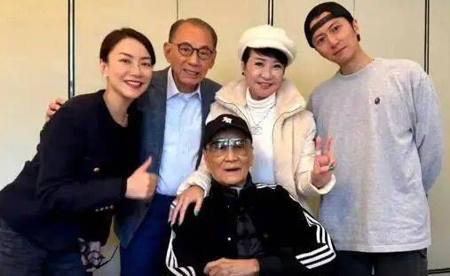 考古|89岁谢贤现身依旧时髦！与小49岁女友分手后开搞事业<strong></p>
<p>ETH交易平台</strong>，疑已交代后事的他太潇洒