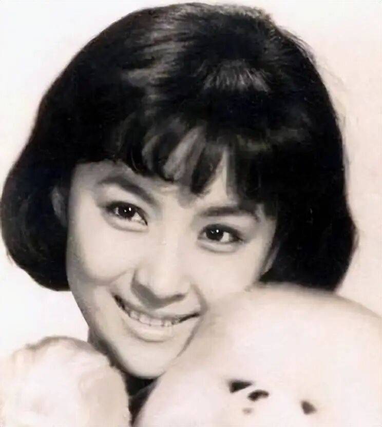 考古|89岁谢贤现身依旧时髦！与小49岁女友分手后开搞事业<strong></p>
<p>ETH交易平台</strong>，疑已交代后事的他太潇洒