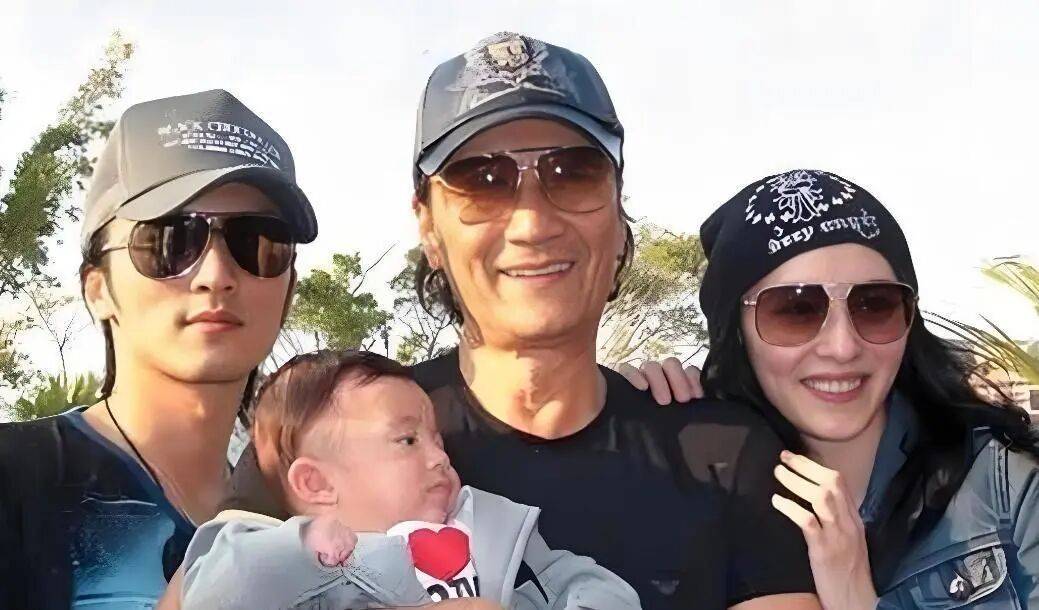 考古|89岁谢贤现身依旧时髦！与小49岁女友分手后开搞事业<strong></p>
<p>ETH交易平台</strong>，疑已交代后事的他太潇洒