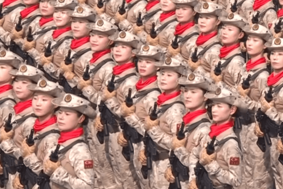 “民兵方队中一眼就认出了她<strong></p>
<p>ETH交易平台</strong>，我们的陈老师！”