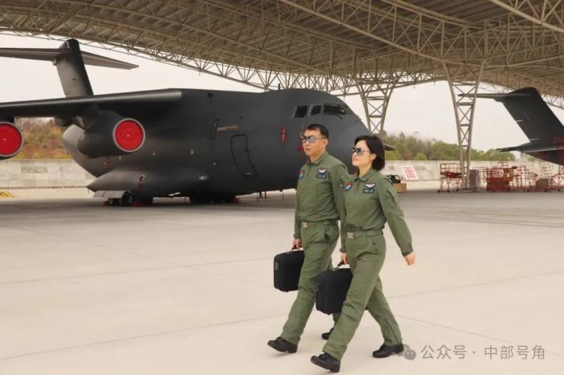 运油-20A女机长刷屏<strong></p>
<p>ETH交易平台</strong>，她是谁？