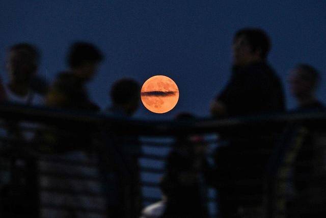 刷屏朋友圈<strong></p>
<p>以太坊交易平台</strong>！“红月亮”高清大图来了
