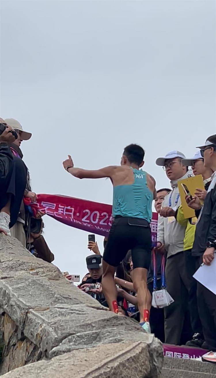 “你登上山顶<strong></p>
<p>USDT交易平台</strong>，我还没到售票处”，泰山国际登山赛一男子59分52秒夺冠，18年前他创下的56分22秒纪录至今无人打破