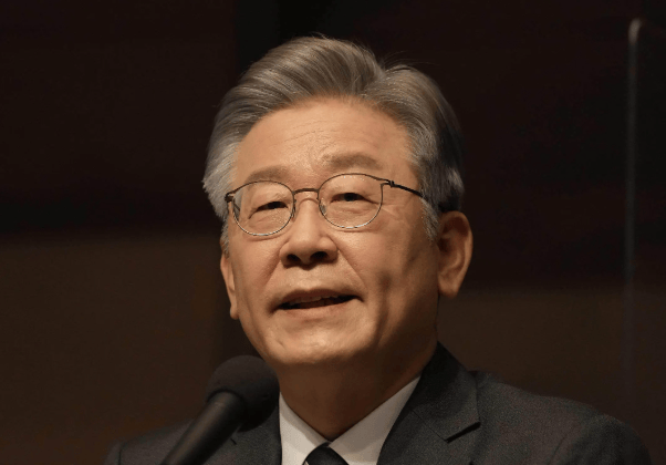 要么出手对付中国<strong></p>
<p>泰达币交易平台</strong>，要么放弃领土，李在明登机返回韩国，临走前送中方15个字！