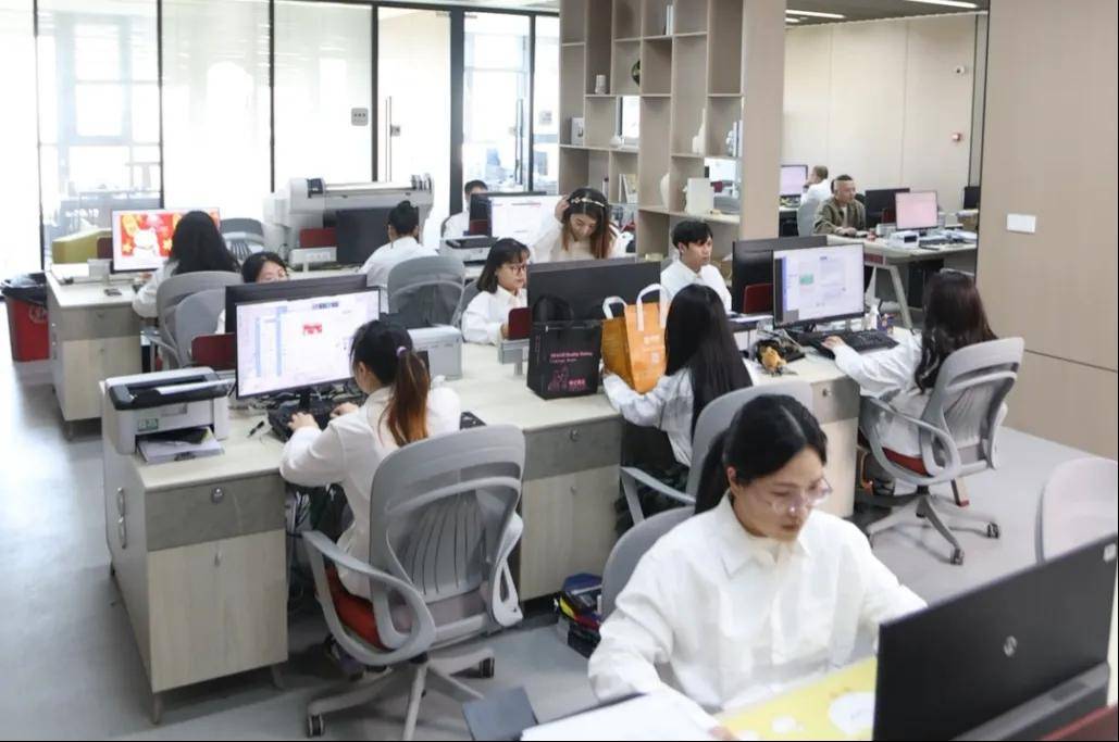 温州老板卖几毛钱小东西<strong></p>
<p>DOT交易平台</strong>，从4人团队干到年销过亿