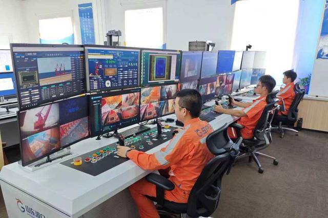 3名司机接卸12.2万吨铁矿石<strong></p>
<p>DOT交易平台</strong>！青岛港干散货码头首次实现门机“一控二”全船自动化作业