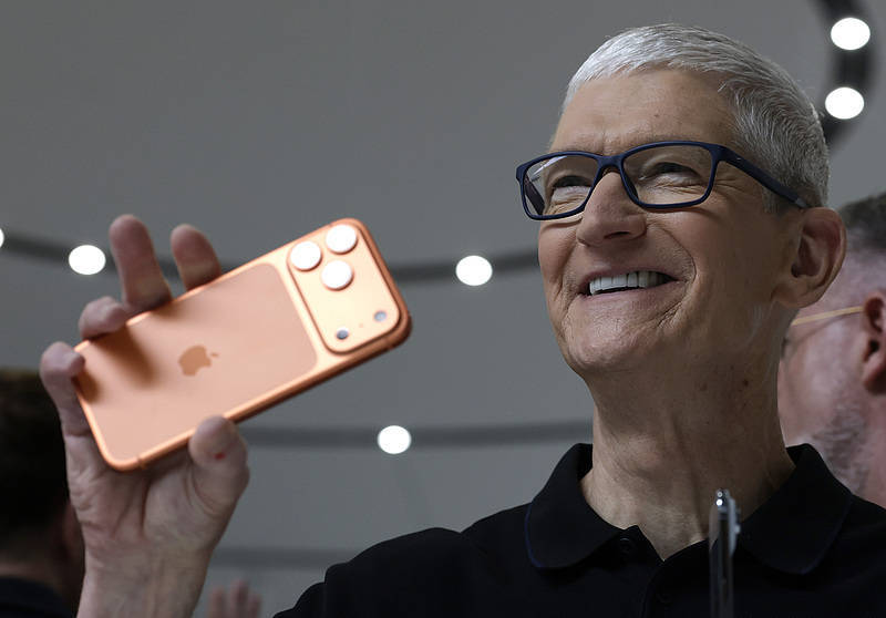 iPhone 17只是开始！苹果将陆续推出10款新品<strong></p>
<p>DOT交易平台</strong>，首款无显示屏智能眼镜也将亮相