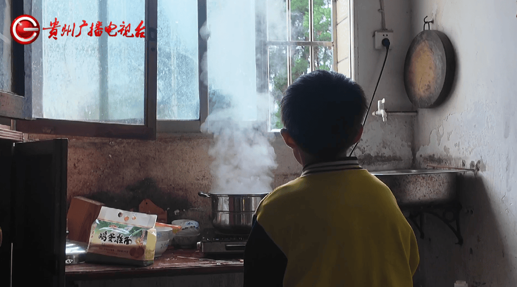 心酸！12岁男孩“独居”贵阳一安置房内<strong></p>
<p>BNB交易平台</strong>，父亲回应：迫于无奈，因为……