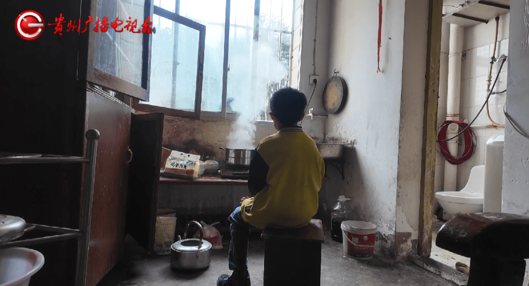 心酸！12岁男孩“独居”贵阳一安置房内<strong></p>
<p>BNB交易平台</strong>，父亲回应：迫于无奈，因为……