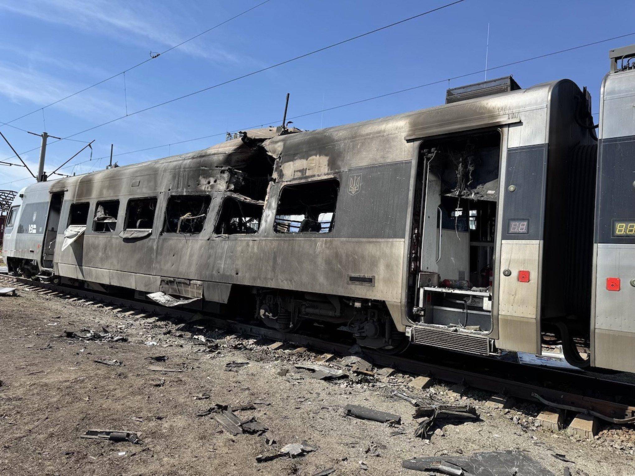 俄军终于开炸铁路枢纽<strong></p>
<p>币安币交易平台</strong>,炸嗨了,多轮炸弹雨砸下,乌克兰扛不住了