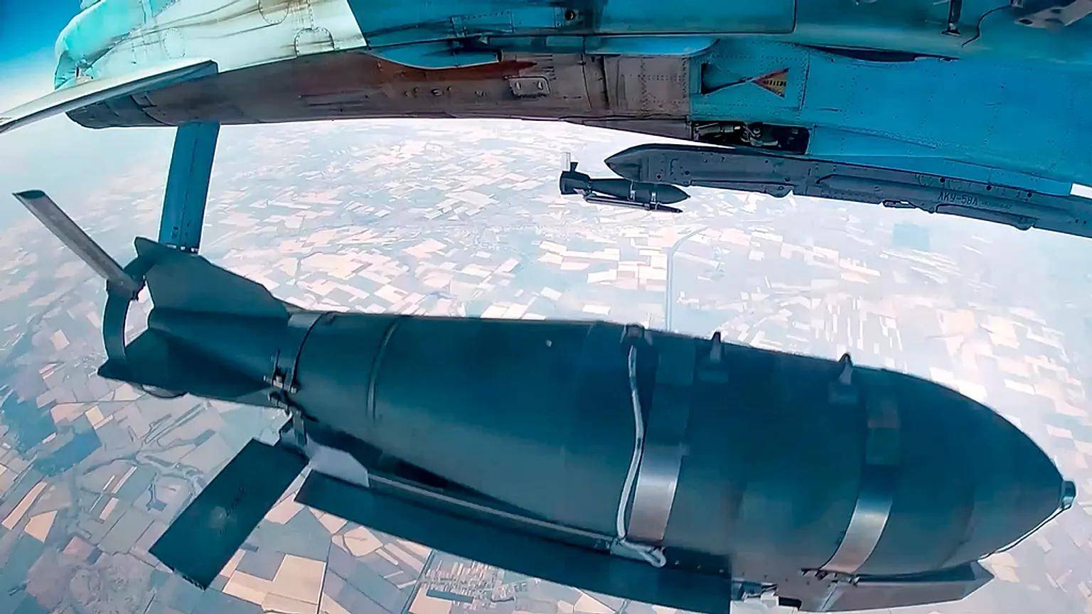 俄军终于开炸铁路枢纽<strong></p>
<p>币安币交易平台</strong>,炸嗨了,多轮炸弹雨砸下,乌克兰扛不住了