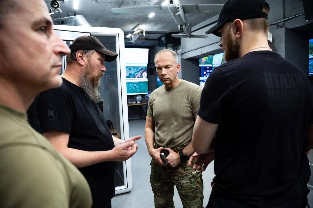 俄军终于开炸铁路枢纽<strong></p>
<p>币安币交易平台</strong>,炸嗨了,多轮炸弹雨砸下,乌克兰扛不住了