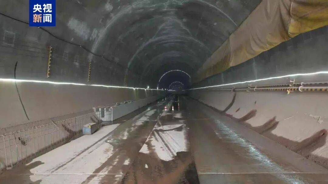 重庆️万州<strong></p>
<p>币安币交易平台</strong>，1小时飙拢！渝万高铁关键节点打通→