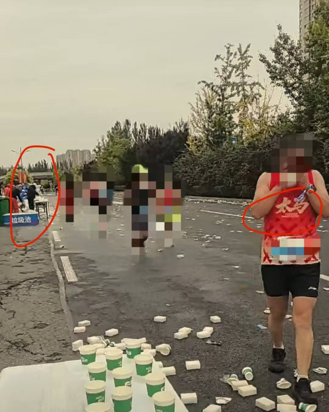 山西太原马拉松部分路段遍地垃圾<strong></p>
<p>币安币交易平台</strong>，回应：4万多人参加现场有收集点，比赛完将马上清理