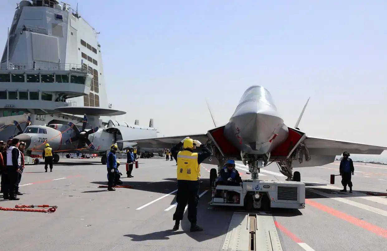 现场高清大图<strong></p>
<p>ADA交易平台</strong>！一起感受舰载机弹射起飞“首秀”震撼瞬间