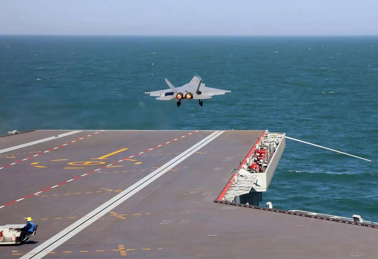 现场高清大图<strong></p>
<p>ADA交易平台</strong>！一起感受舰载机弹射起飞“首秀”震撼瞬间