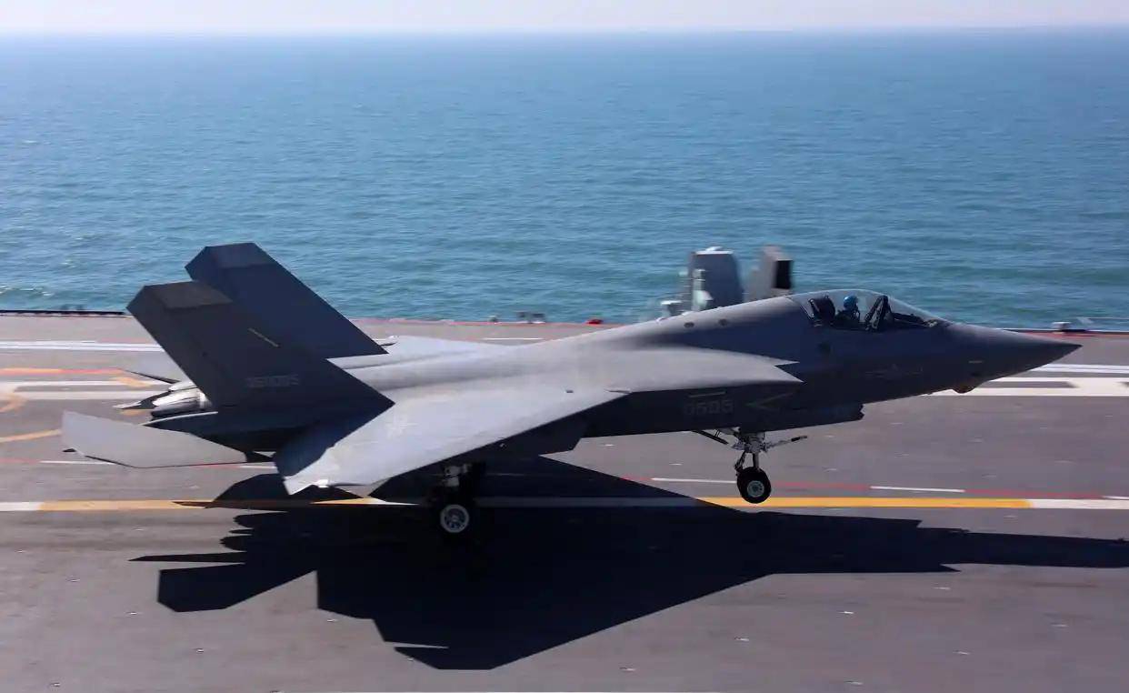 现场高清大图<strong></p>
<p>ADA交易平台</strong>！一起感受舰载机弹射起飞“首秀”震撼瞬间