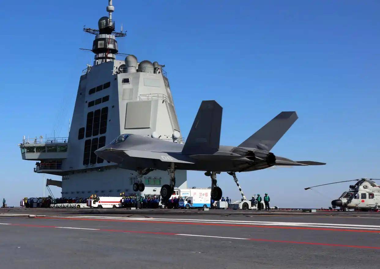 现场高清大图<strong></p>
<p>ADA交易平台</strong>！一起感受舰载机弹射起飞“首秀”震撼瞬间