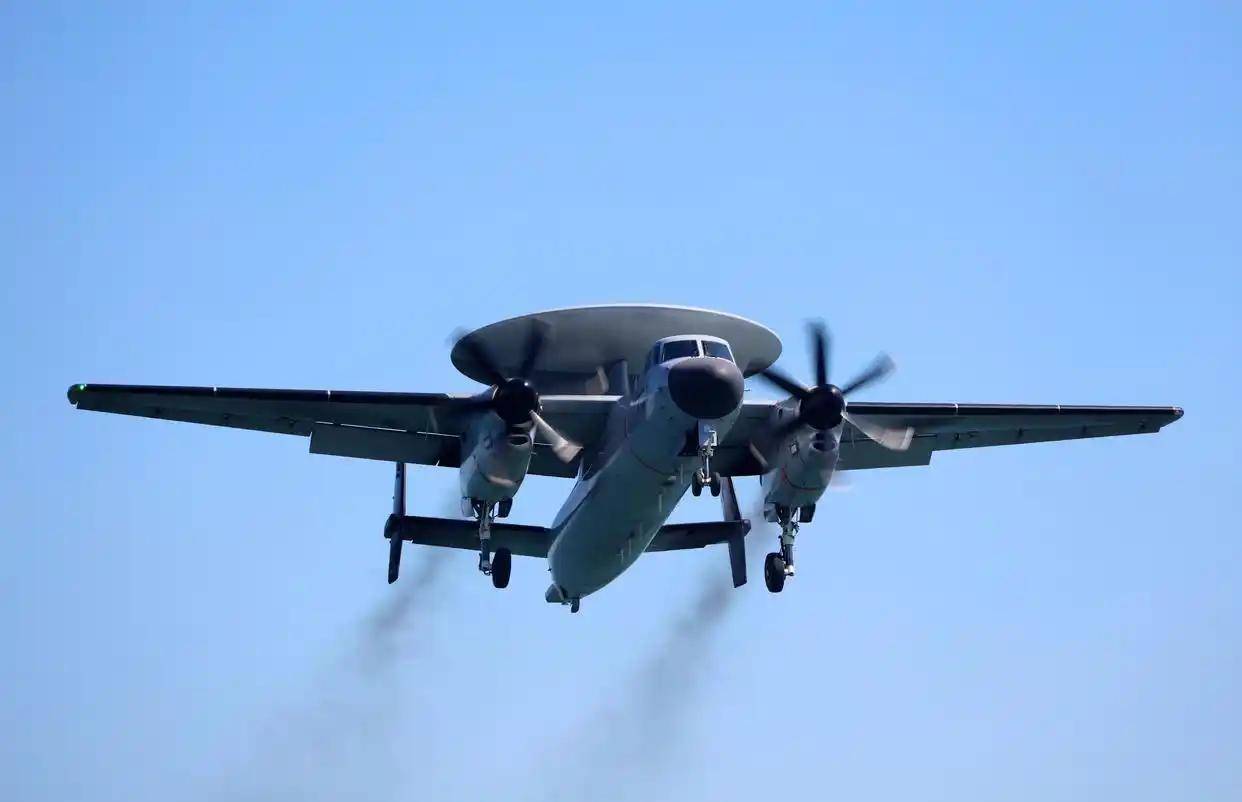 现场高清大图<strong></p>
<p>ADA交易平台</strong>！一起感受舰载机弹射起飞“首秀”震撼瞬间