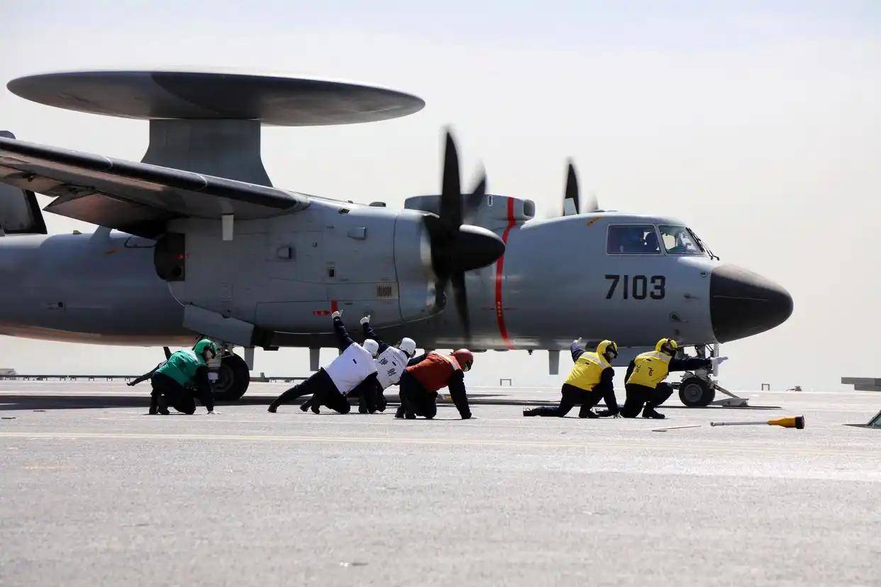 现场高清大图<strong></p>
<p>ADA交易平台</strong>！一起感受舰载机弹射起飞“首秀”震撼瞬间