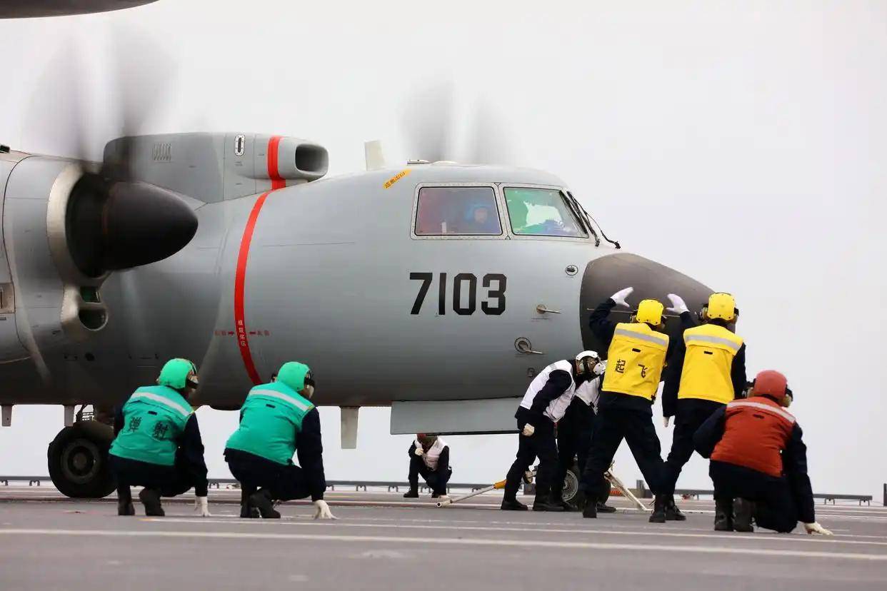 现场高清大图<strong></p>
<p>ADA交易平台</strong>！一起感受舰载机弹射起飞“首秀”震撼瞬间