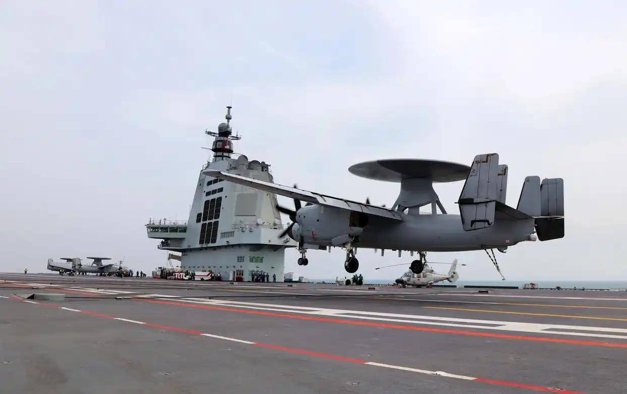 现场高清大图<strong></p>
<p>ADA交易平台</strong>！一起感受舰载机弹射起飞“首秀”震撼瞬间