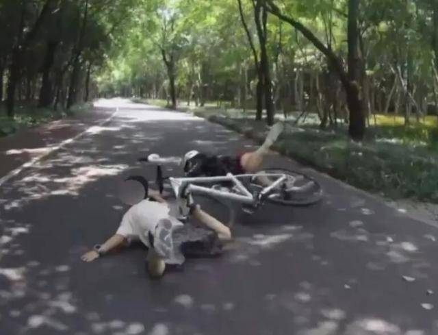 上海一女子超速骑行遇“回头杀”<strong></p>
<p>BCH交易平台</strong>,与小朋友碰撞后飞出倒地骨折……双方提起诉讼,法院这样判→