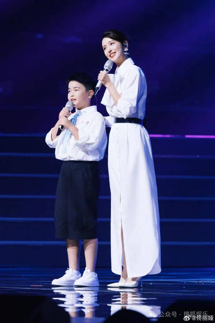 这场晚会台下简直是追星现场<strong></p>
<p>比特现金交易平台</strong>，名场面太多了吧？