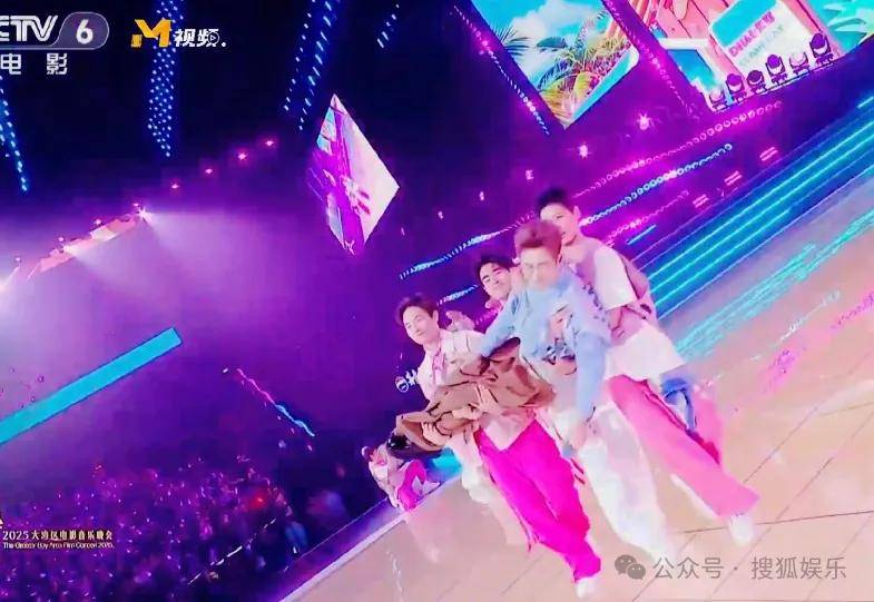 这场晚会台下简直是追星现场<strong></p>
<p>比特现金交易平台</strong>，名场面太多了吧？