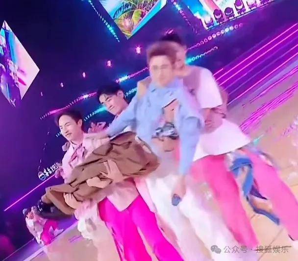 这场晚会台下简直是追星现场<strong></p>
<p>比特现金交易平台</strong>，名场面太多了吧？