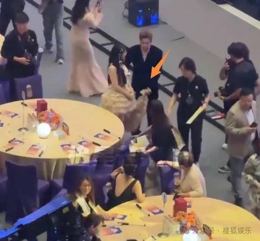 这场晚会台下简直是追星现场<strong></p>
<p>比特现金交易平台</strong>，名场面太多了吧？