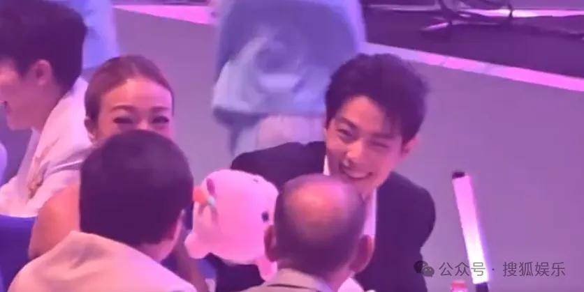 这场晚会台下简直是追星现场<strong></p>
<p>比特现金交易平台</strong>，名场面太多了吧？