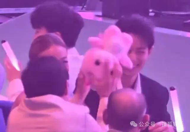 这场晚会台下简直是追星现场<strong></p>
<p>比特现金交易平台</strong>，名场面太多了吧？