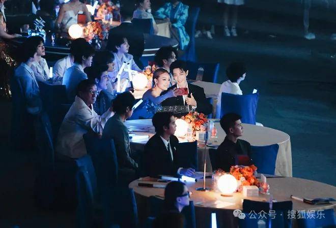 这场晚会台下简直是追星现场<strong></p>
<p>比特现金交易平台</strong>，名场面太多了吧？