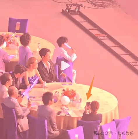 这场晚会台下简直是追星现场<strong></p>
<p>比特现金交易平台</strong>，名场面太多了吧？