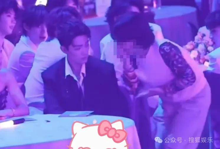 这场晚会台下简直是追星现场<strong></p>
<p>比特现金交易平台</strong>，名场面太多了吧？