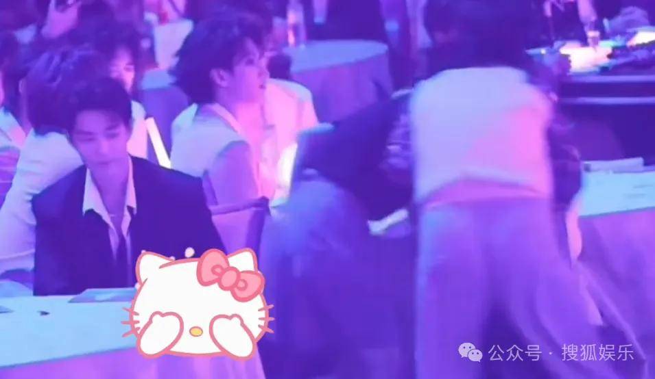 这场晚会台下简直是追星现场<strong></p>
<p>比特现金交易平台</strong>，名场面太多了吧？