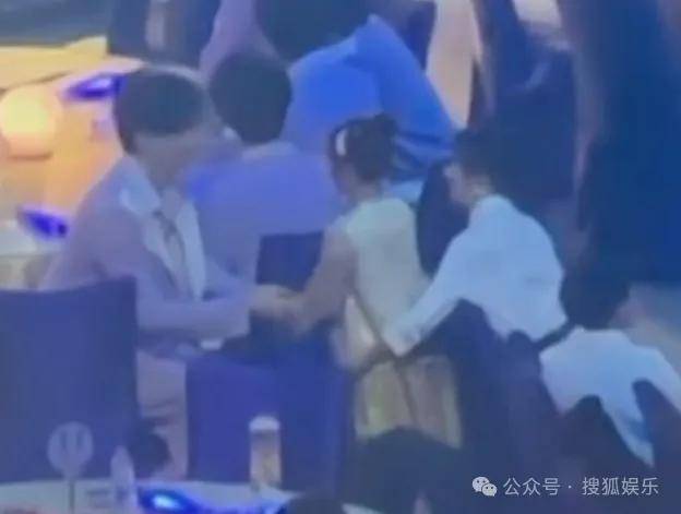 这场晚会台下简直是追星现场<strong></p>
<p>比特现金交易平台</strong>，名场面太多了吧？